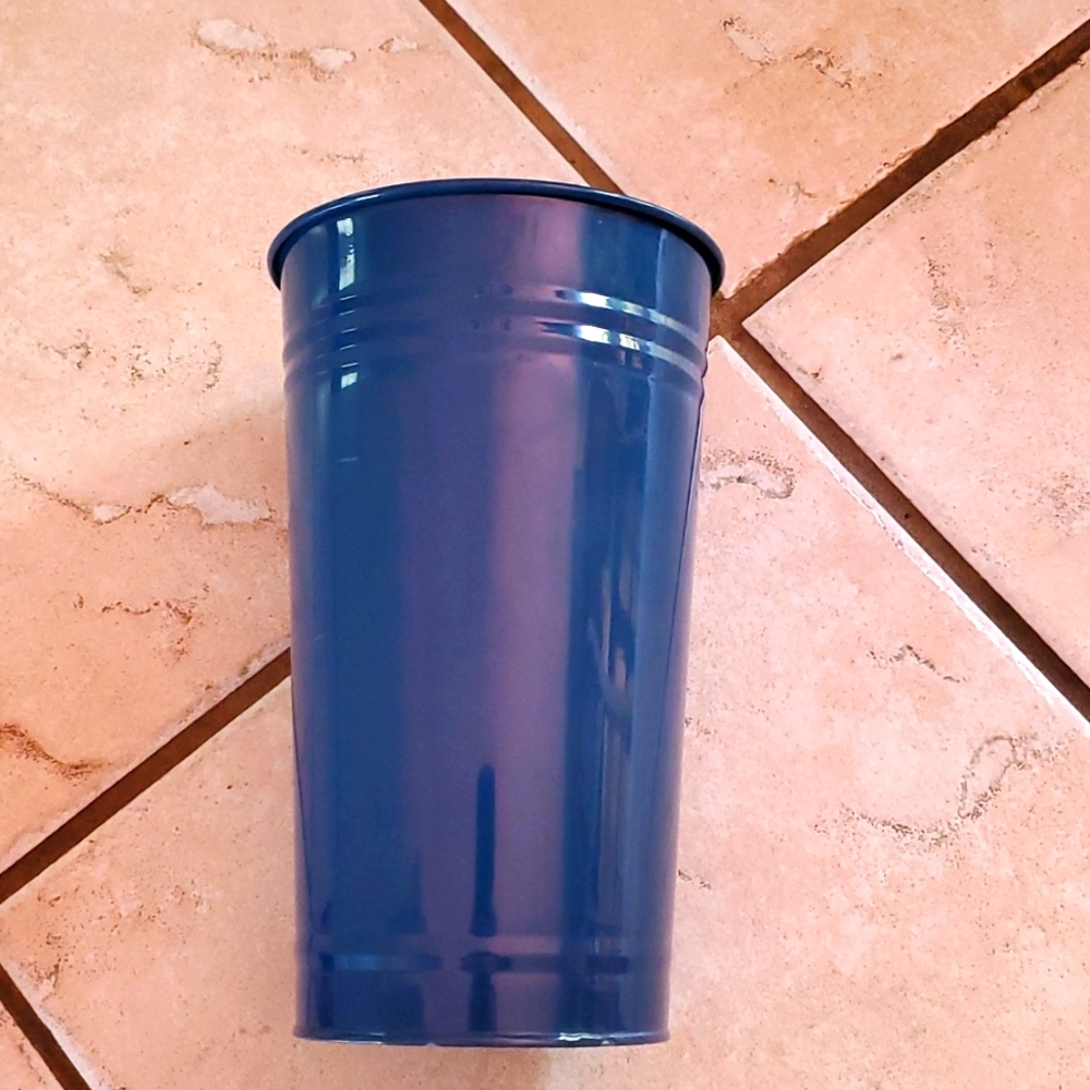 Spring blue aluminum flower bucket